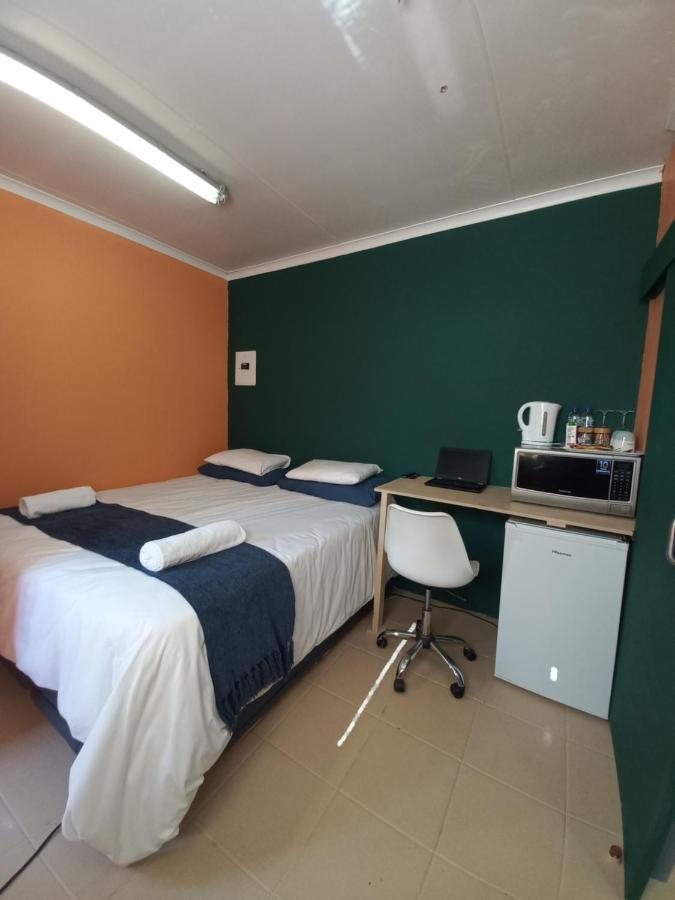 28 At Van Den Bos International Guesthouse Edenvale Exteriör bild